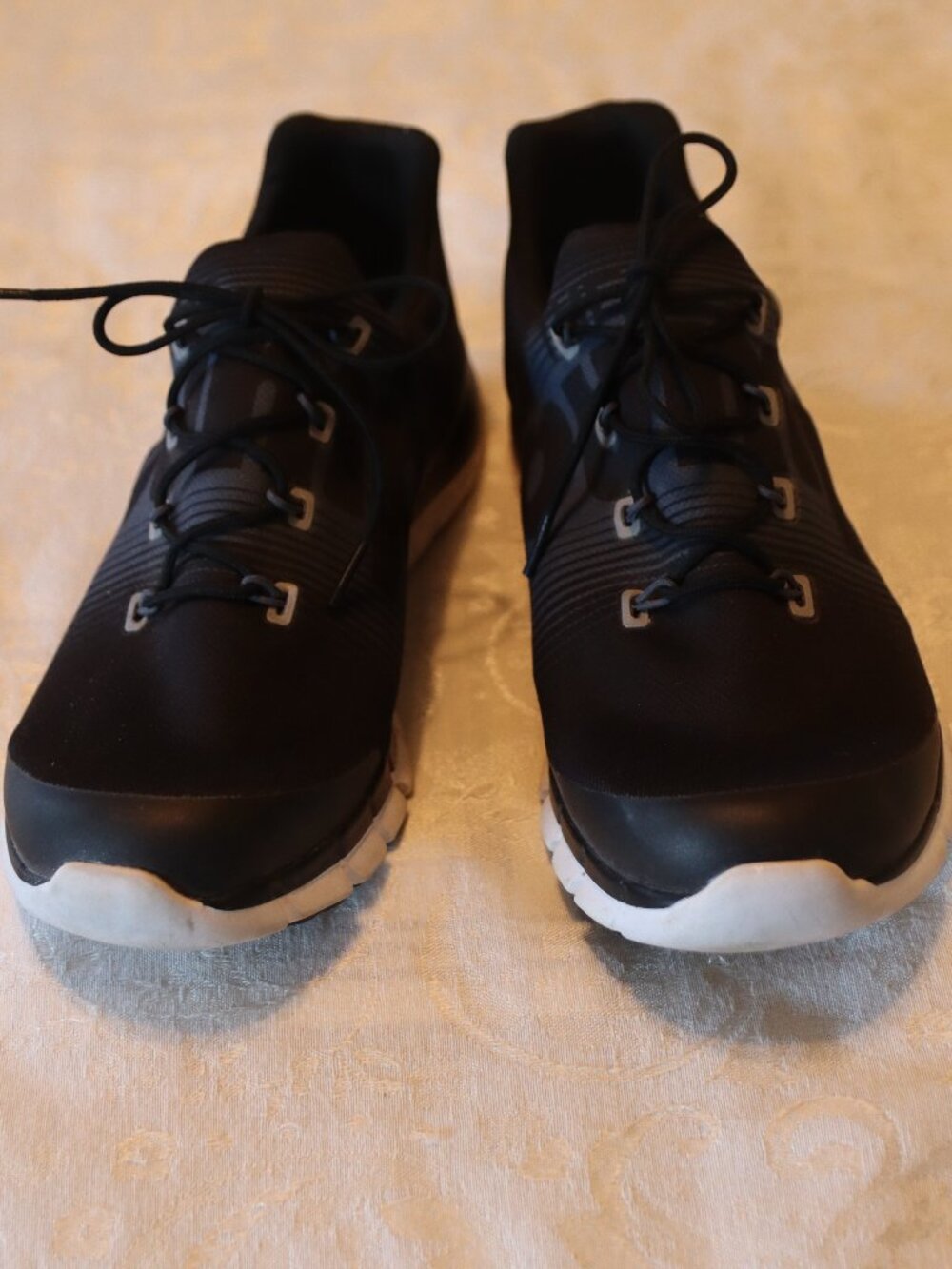 Reebok Black/White ZPump Althletic Shoe Men's size 10.5